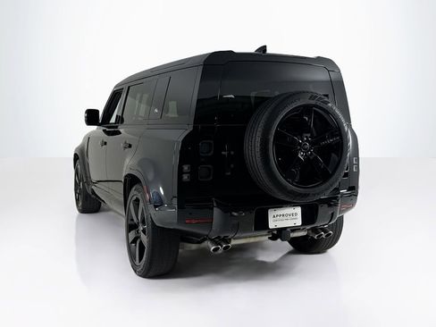 Used 2022 Land Rover Defender 110 V8 image 3