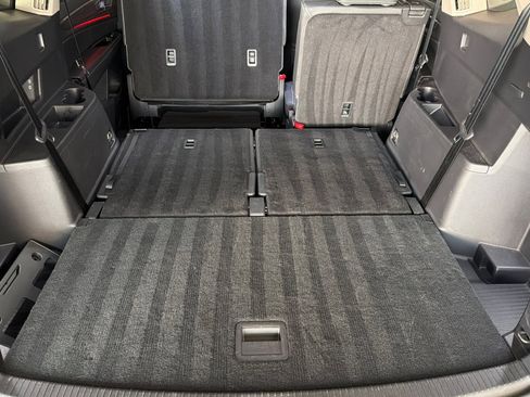 Used 2025 Volkswagen Atlas SEL AWD/4WD image 15
