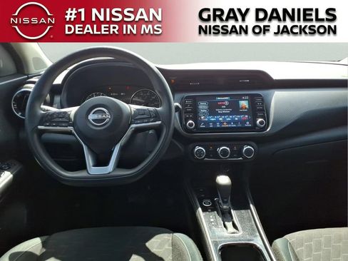 Used 2024 Nissan Kicks SV FWD image 9