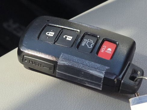 Used 2019 Toyota Highlander XLE AWD/4WD image 36
