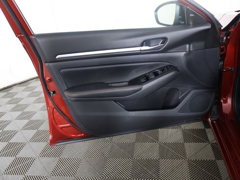 Used 2024 Nissan Altima 2.5 SR image 19