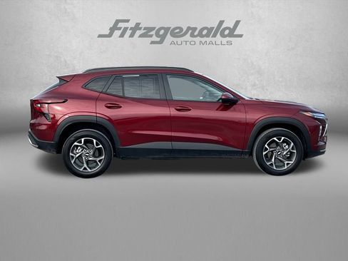 Used 2025 Chevrolet Trax LT image 3