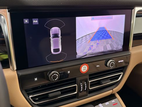 Certified 2026 Porsche Macan AWD/4WD image 25