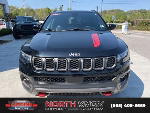 Used 2024 Jeep Compass Trailhawk AWD/4WD image 30