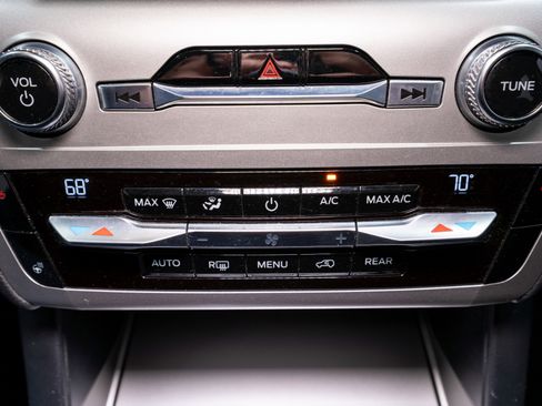 Used 2020 Ford Explorer XLT w/ Comfort Package image 20