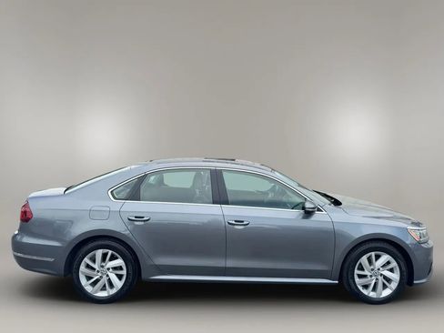 Used 2018 Volkswagen Passat 2.0T SE FWD image 4