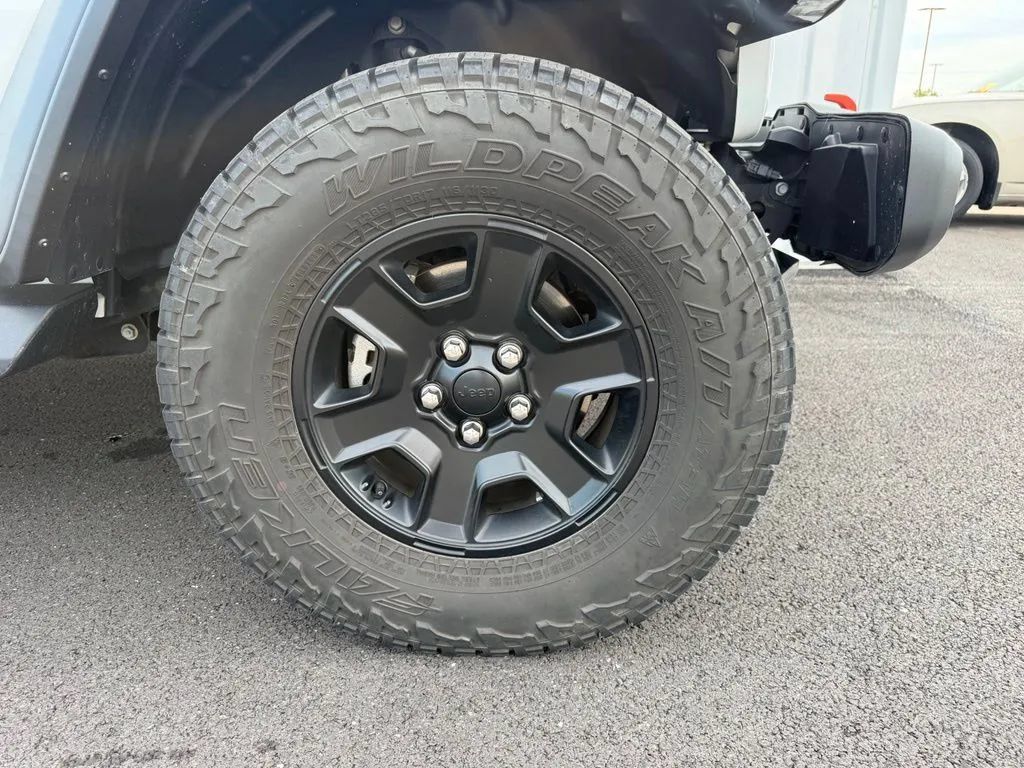 Used 2021 Jeep Gladiator Mojave AWD/4WD image 11