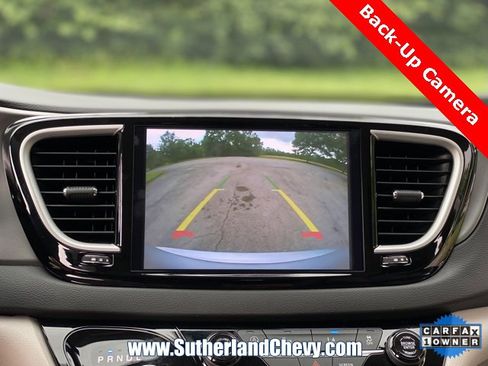 Used 2024 Chrysler Pacifica Touring-L image 28