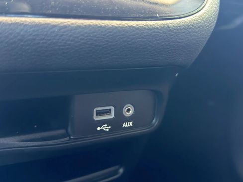 Used 2017 Chrysler Pacifica Limited w/ Advanced Safetytec Group FWD image 35