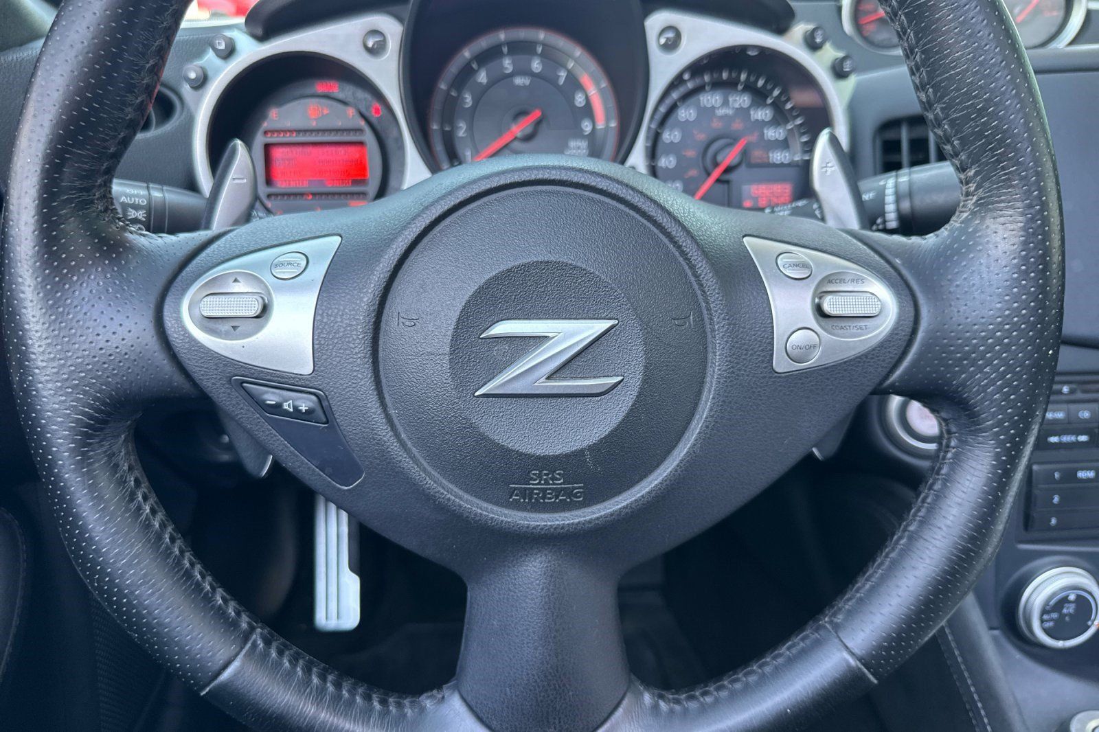 Used 2014 Nissan 370Z Roadster RWD image 11