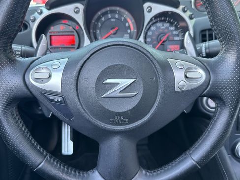 Used 2014 Nissan 370Z Roadster RWD image 11