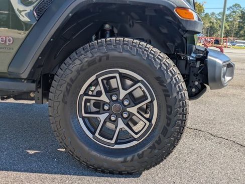 Used 2024 Jeep Gladiator Rubicon w/ Technology Group image 11