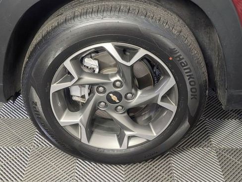 Used 2025 Chevrolet Trax LT w/ LT Convenience Package FWD image 12
