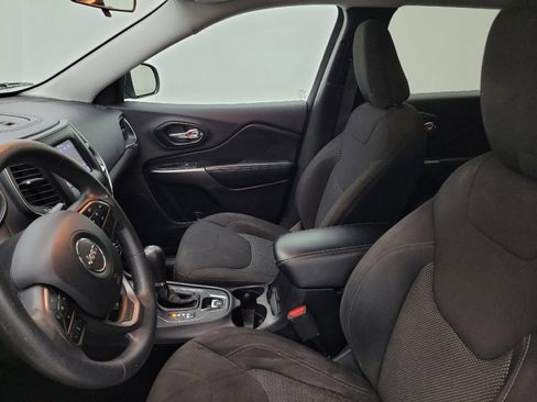 Used 2019 Jeep Cherokee Latitude w/ Popular Appearance Group image 17