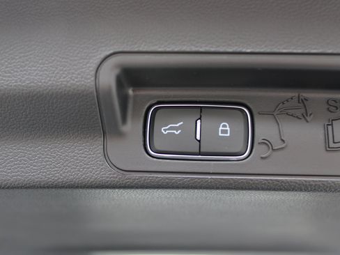 Used 2025 Ford Explorer Active image 17