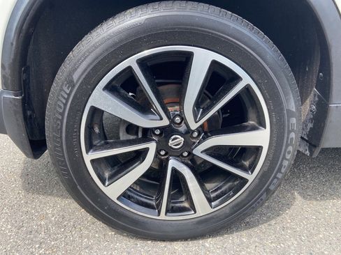 Used 2019 Nissan Rogue SL image 6