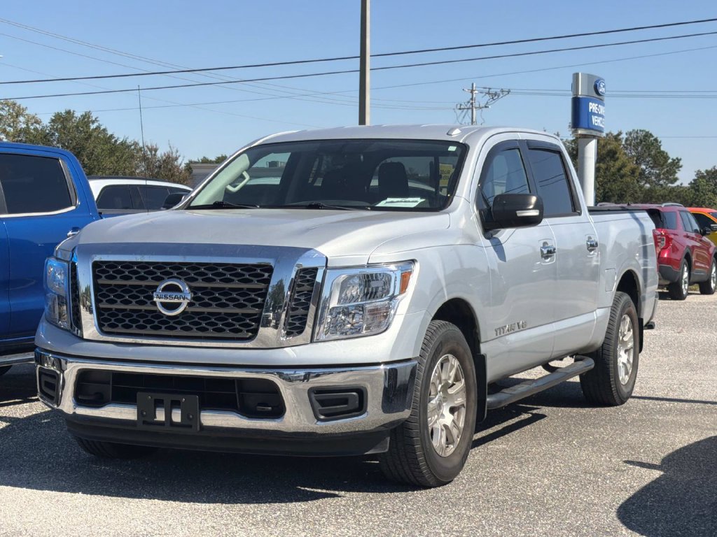 Used 2018 Nissan Titan SV AWD/4WD image 1