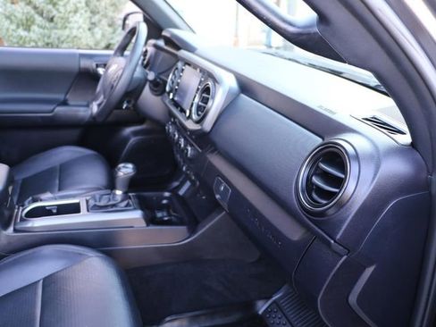 Used 2020 Toyota Tacoma TRD Off-Road w/ TRD Premium Off Road Package AWD/4WD image 13