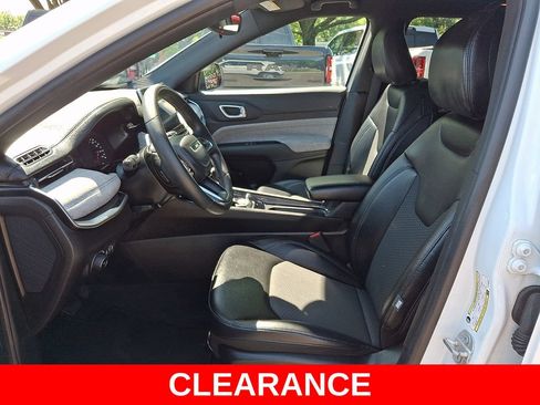 Used 2024 Jeep Compass Latitude AWD/4WD image 14
