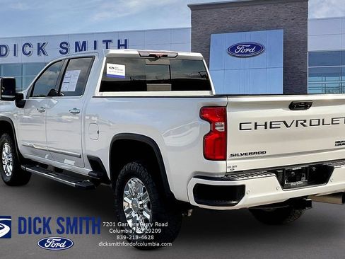 Used 2024 Chevrolet Silverado 2500 High Country w/ High Country Premium Package AWD/4WD image 4