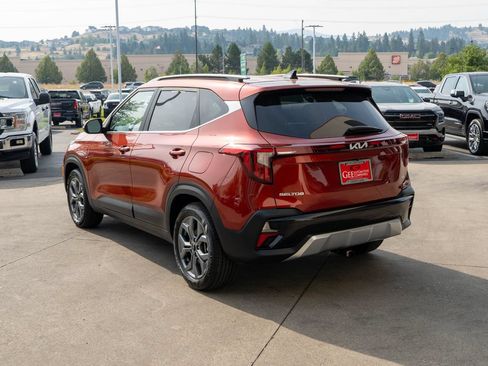 Used 2024 Kia Seltos S AWD/4WD image 5