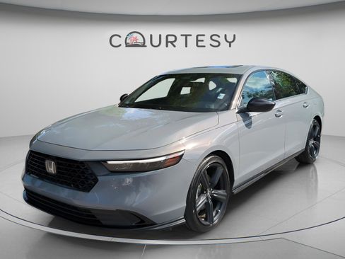 Used 2023 Honda Accord Sport image 2