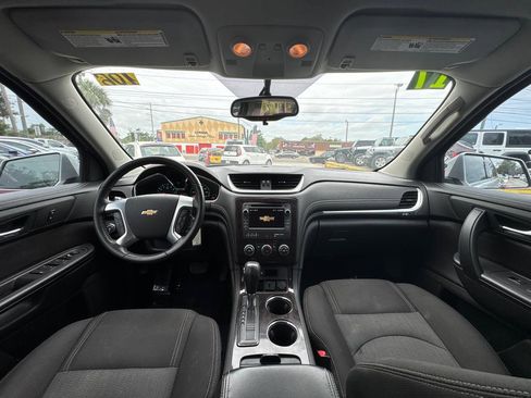 Used 2017 Chevrolet Traverse LT FWD image 22