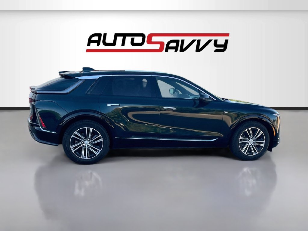 Used 2026 Cadillac Lyriq Luxury w/ LPO, Floor Liner Package AWD/4WD image 8