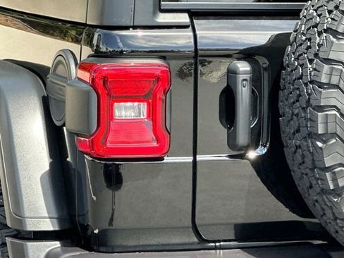 Used 2025 Jeep Wrangler Unlimited Rubicon AWD/4WD image 24