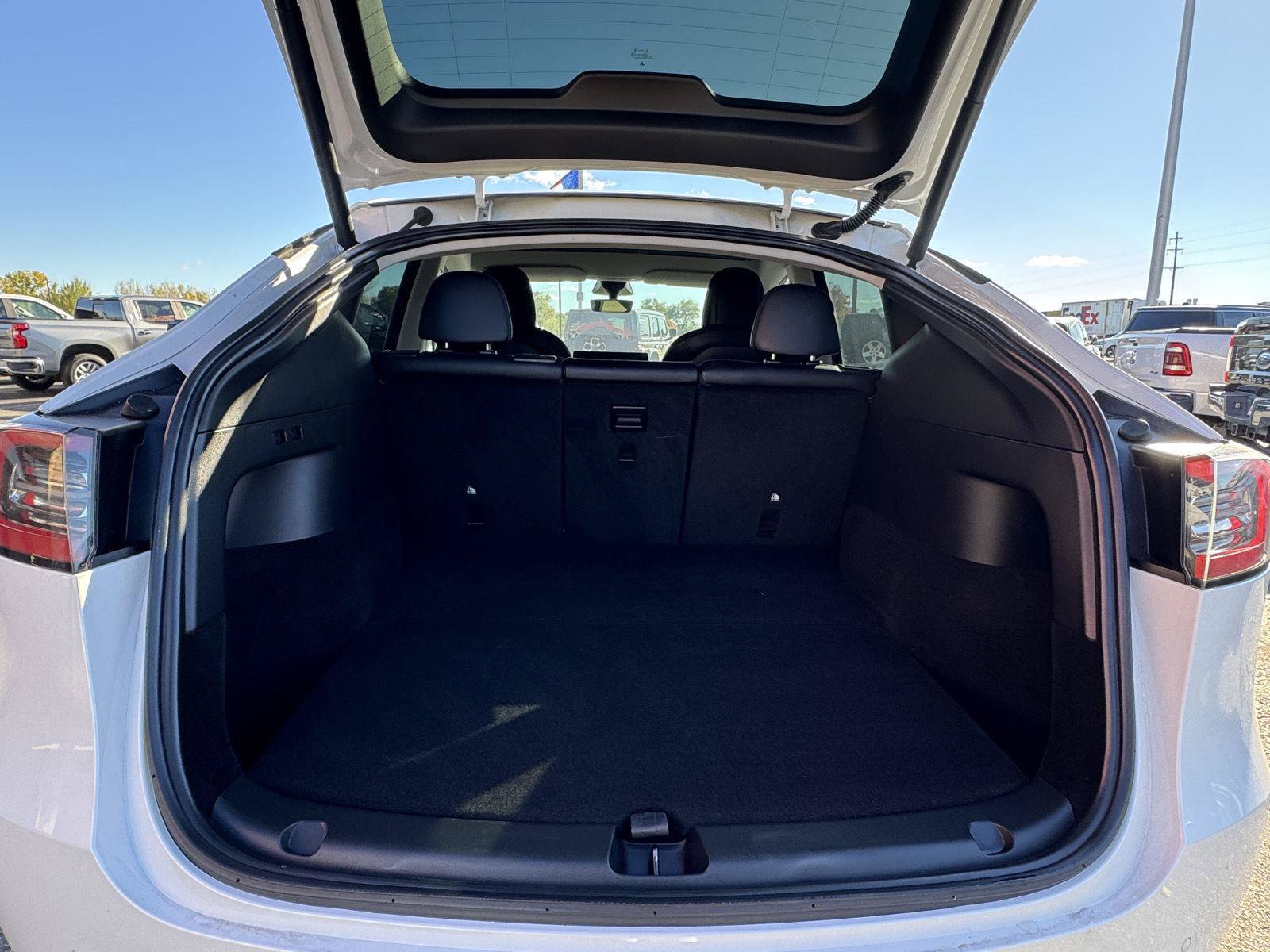 Used 2022 Tesla Model Y Long Range AWD/4WD image 25