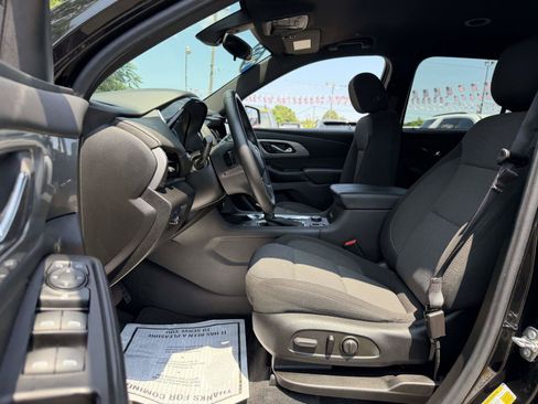 Certified 2023 Chevrolet Traverse LT FWD image 8