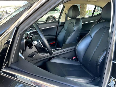 Used 2025 Genesis G70 2.5T RWD image 8