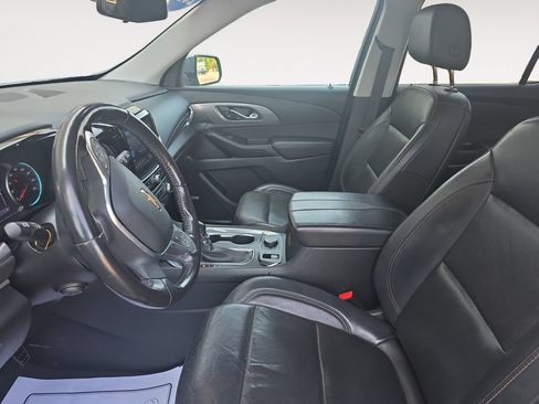 Used 2021 Chevrolet Traverse Premier FWD image 9