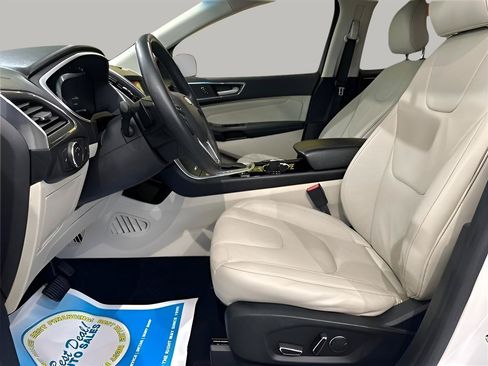 Used 2018 Ford Edge Titanium w/ Technology Package FWD image 11