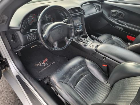 Used 2001 Chevrolet Corvette Convertible w/ Preferred Equipment Group1 RWD image 11