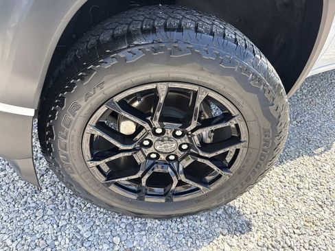 Used 2023 Chevrolet Colorado Trail Boss w/ LPO, Dark Essentials Package AWD/4WD image 10
