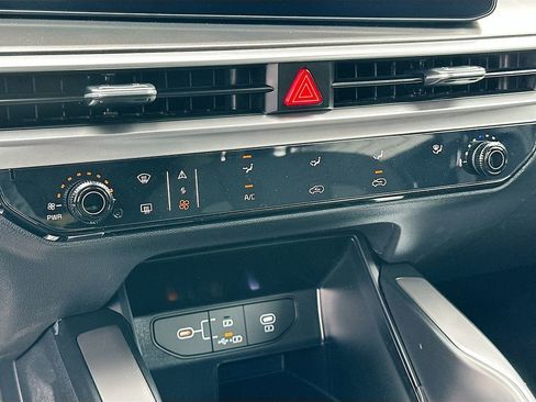 New 2026 Kia Sorento LX FWD image 15