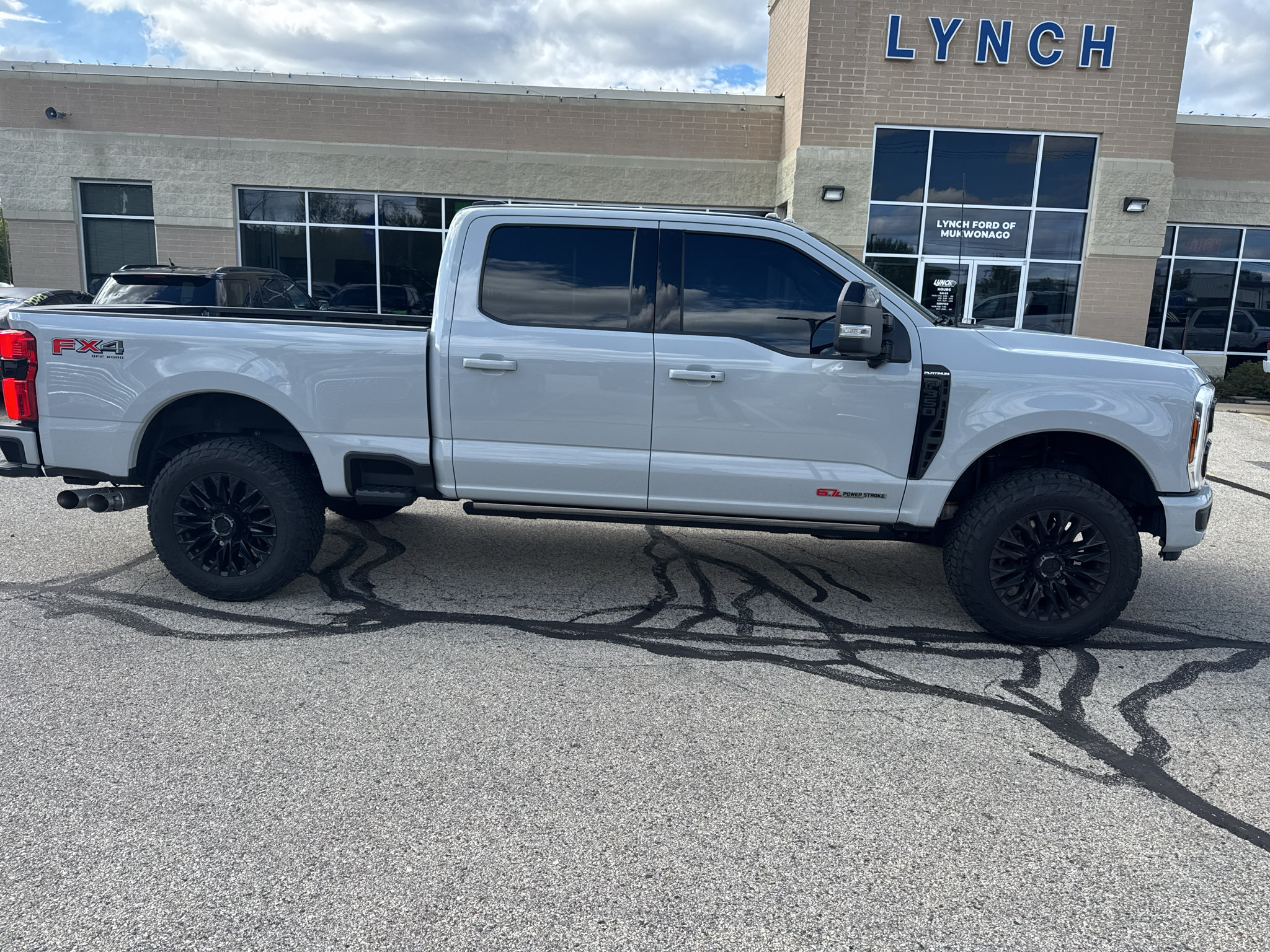 Used 2026 Ford F350 Platinum AWD/4WD image 4