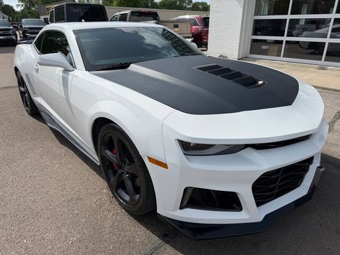 Used 2014 Chevrolet Camaro SS w/ RS Package RWD image 2