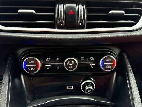 Used 2022 Alfa Romeo Stelvio Veloce image 48