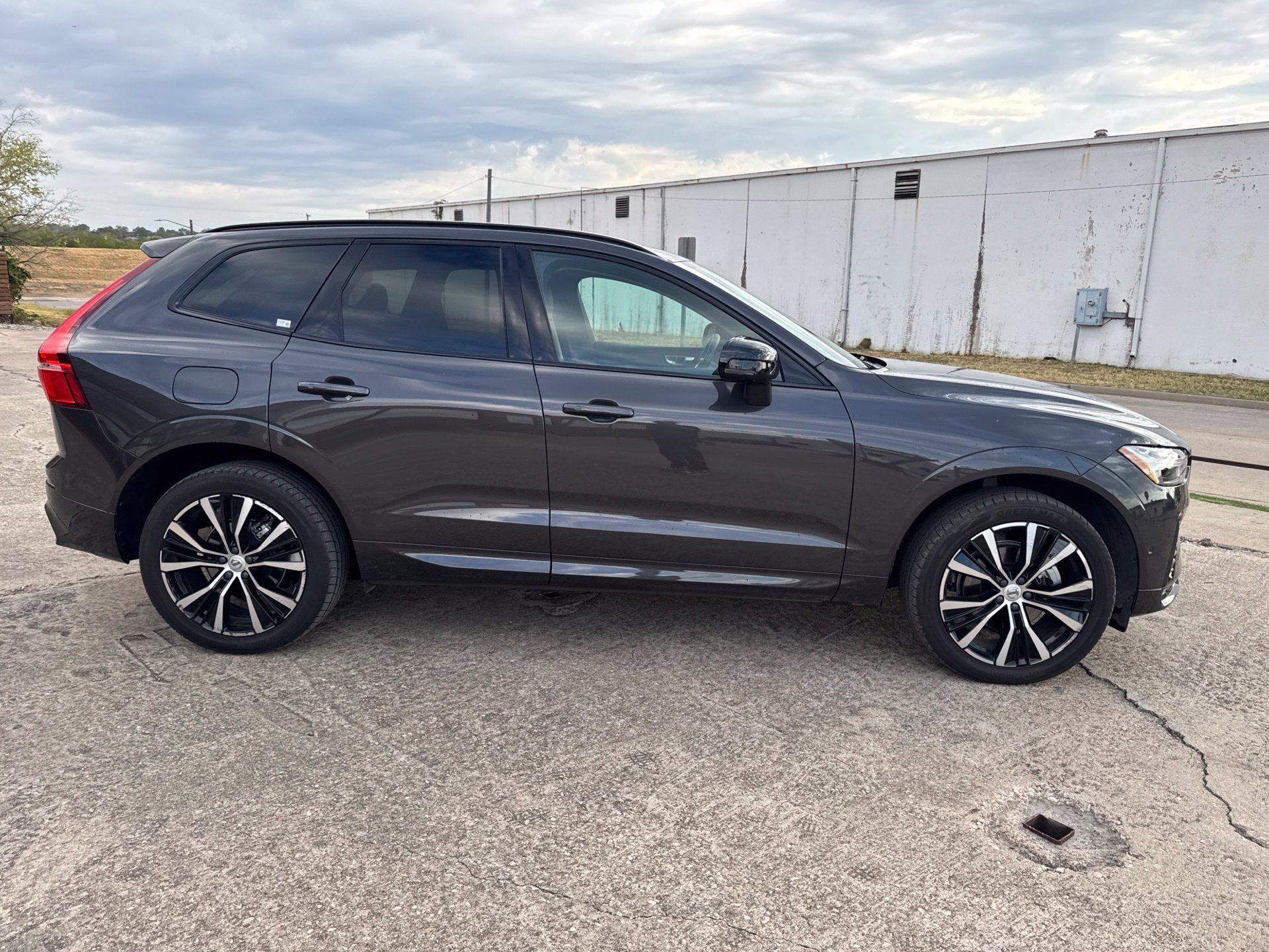 Used 2024 Volvo XC60 B5 Plus w/ Protection Package Premier AWD/4WD image 5