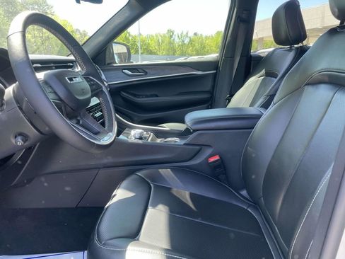 Used 2025 Jeep Grand Cherokee Limited w/ Luxury Tech Group II image 26