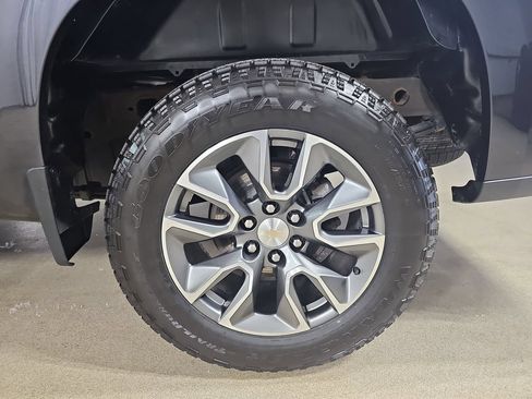 Used 2024 Chevrolet Silverado 1500 LT AWD/4WD image 38