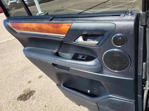 Used 2019 Lexus LX 570 4WD w/ Luxury Package image 19