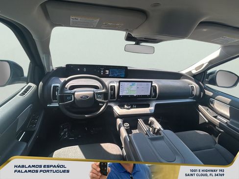 Used 2025 Ford Expedition Active image 29