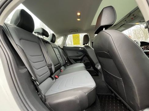 Certified 2025 Volkswagen Jetta SEL image 21