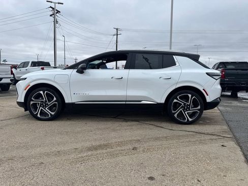 New 2026 Chevrolet Equinox EV LT image 3