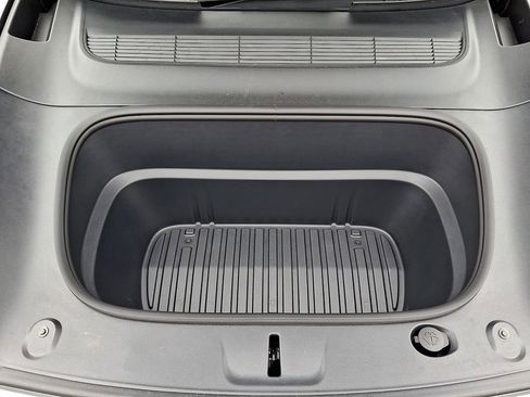 Used 2026 Tesla Model Y 2WD image 29