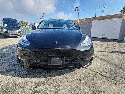 Used 2020 Tesla Model Y Long Range image 8