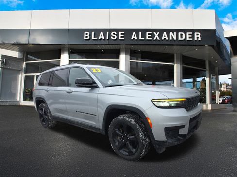 Used 2023 Jeep Grand Cherokee L Laredo image 1